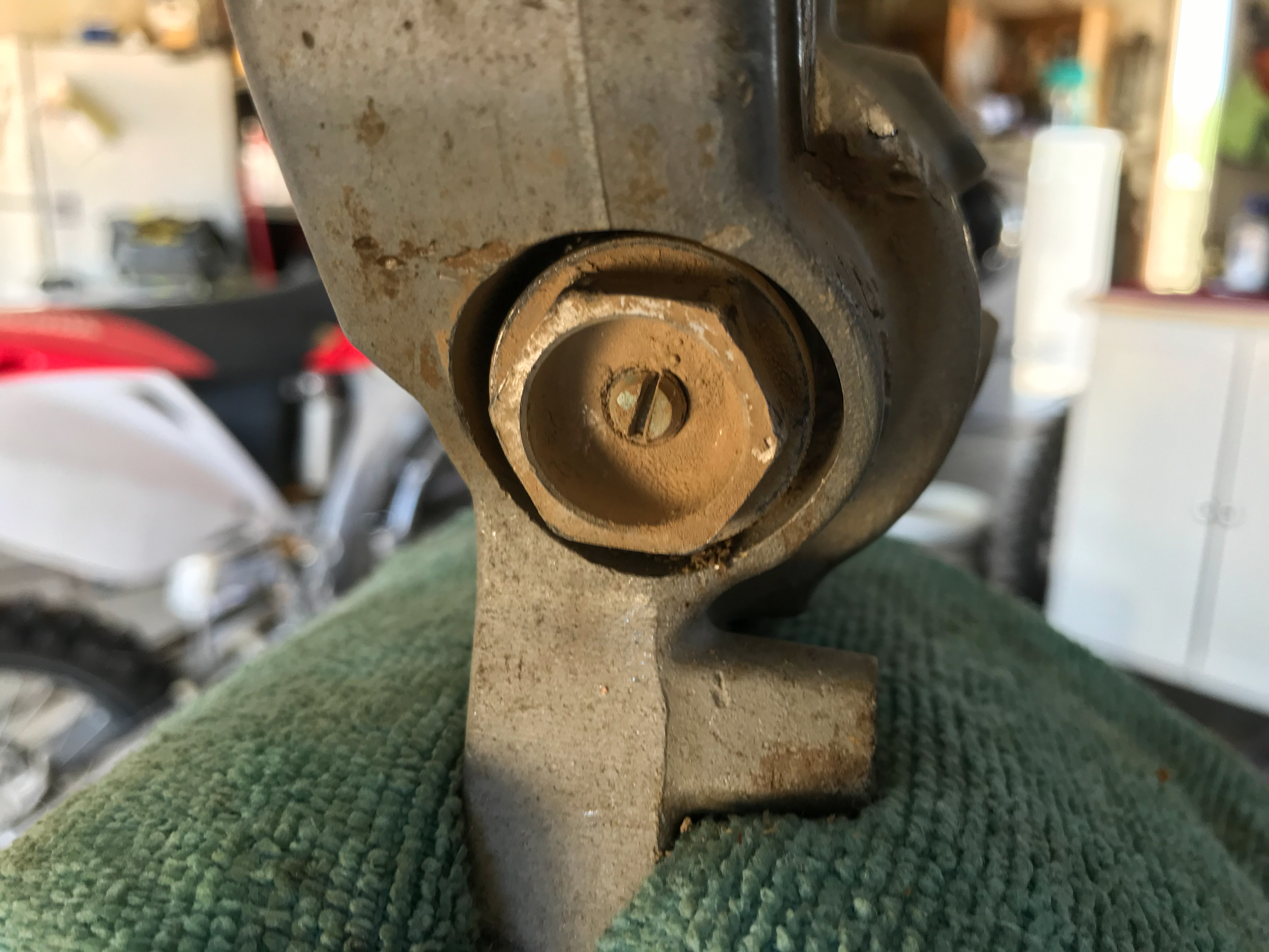 StepbyStep Guide to Replacing Fork Seals in your Dirt Bike